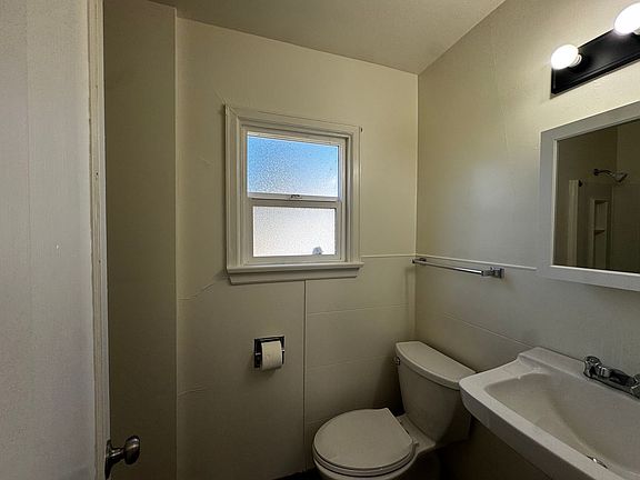 4th image of 569 Main St #B2