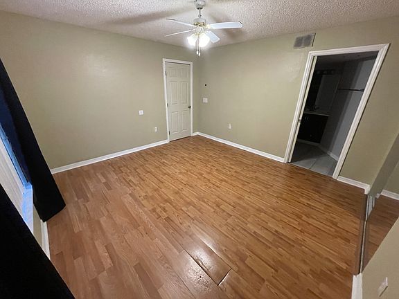 3rd image of 3715 Stonefield Dr #5