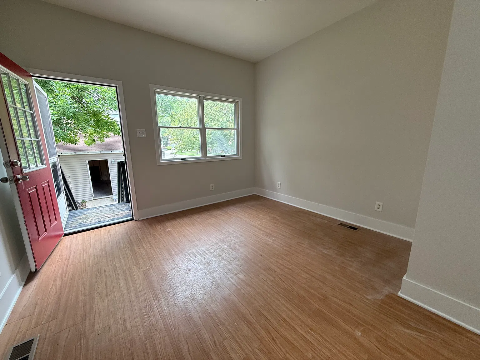 4 bed, 1300 sqft, $2,600 — Photo 4
