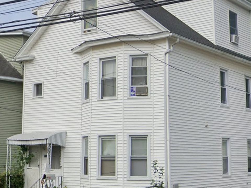 1st image of 138 Circular Ave #1