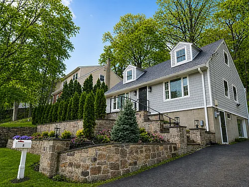 8 Palmer Ave Photo 1