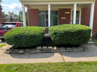 2715 Oliver Rd, Royal Oak, MI 48073