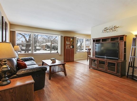 4th image of 9309 Lockwood Ave