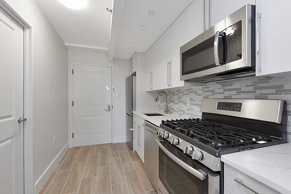 Rented by Metropolis International Realty Inc. | media 14