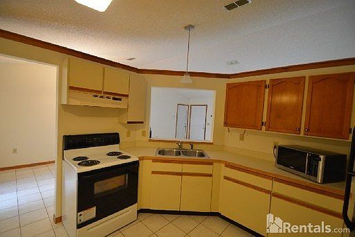 5th image of 878 Altura Ave SE
