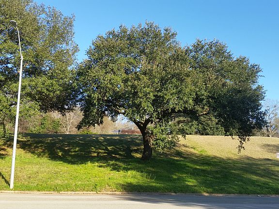 2nd image of 4703 Colonial Dr