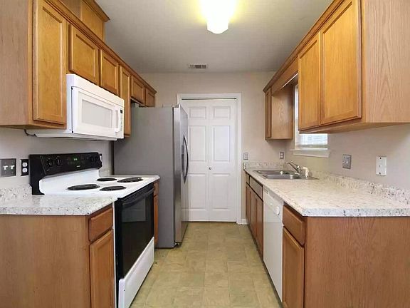 3rd image of 7090 Heather Oaks Dr