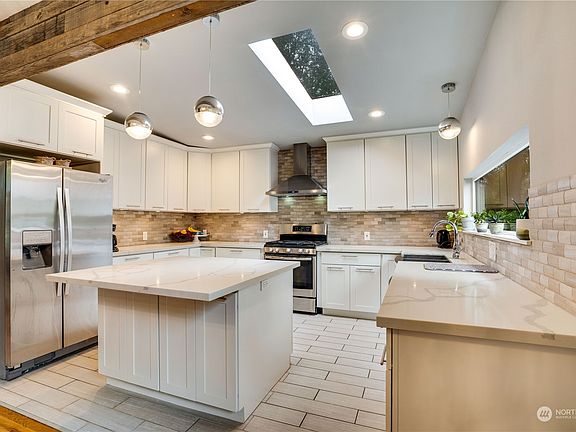 5th image of 6310 Hillcrest Drive SW