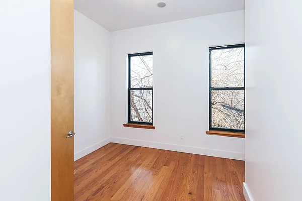 Rented by Nooklyn NYC LLC | media 30