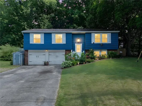 213 Birchwood Blvd, Baldwinsville, NY 13027