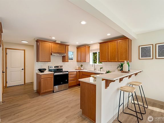 5th image of 3910 132nd Street SW #D