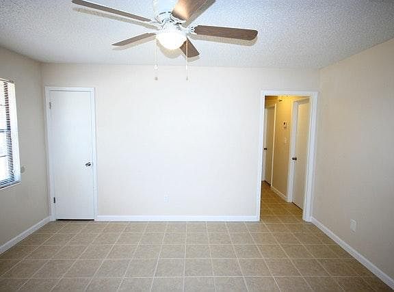 3rd image of 2873 Villa Woods Cir