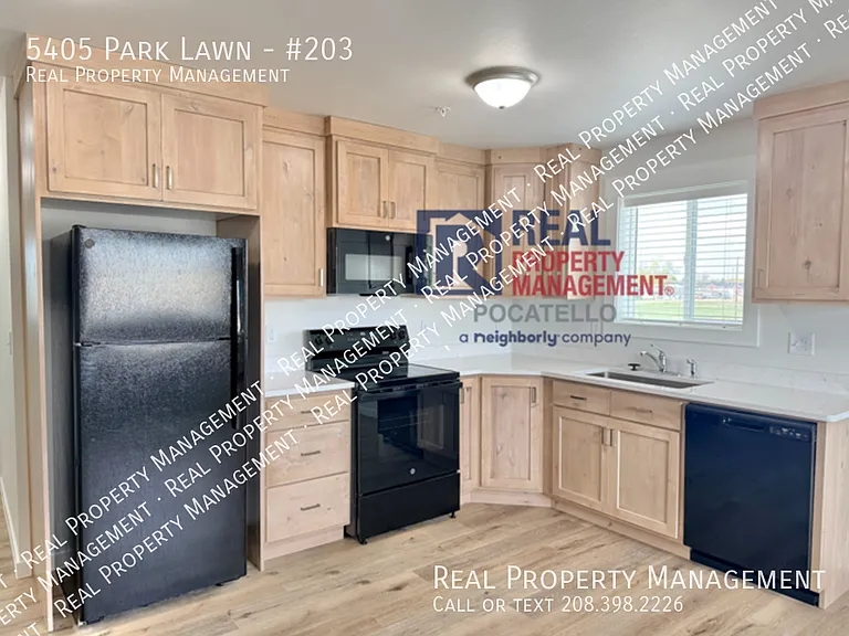 5405 Park Lawn Dr #203 — Photo 2