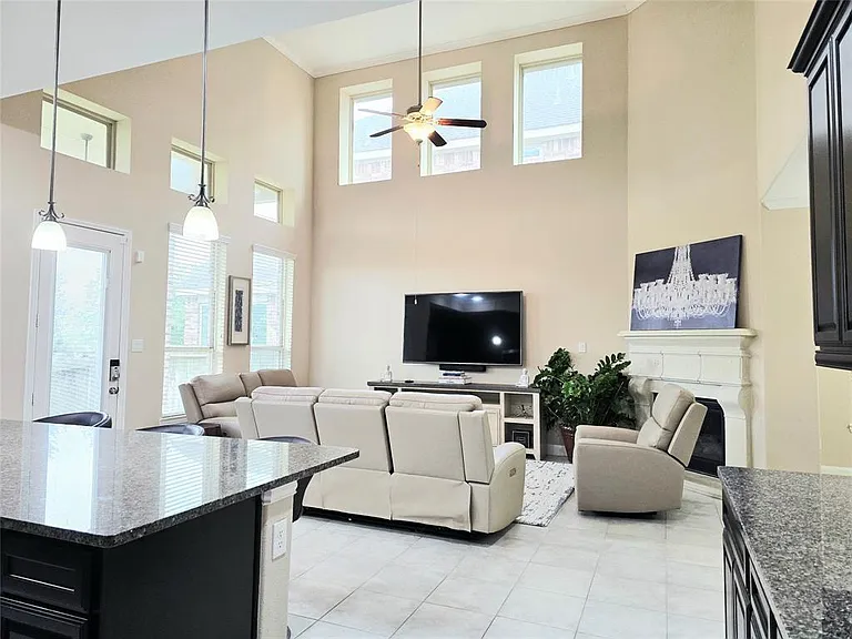 21914 Avalon Queen Dr — Photo 12