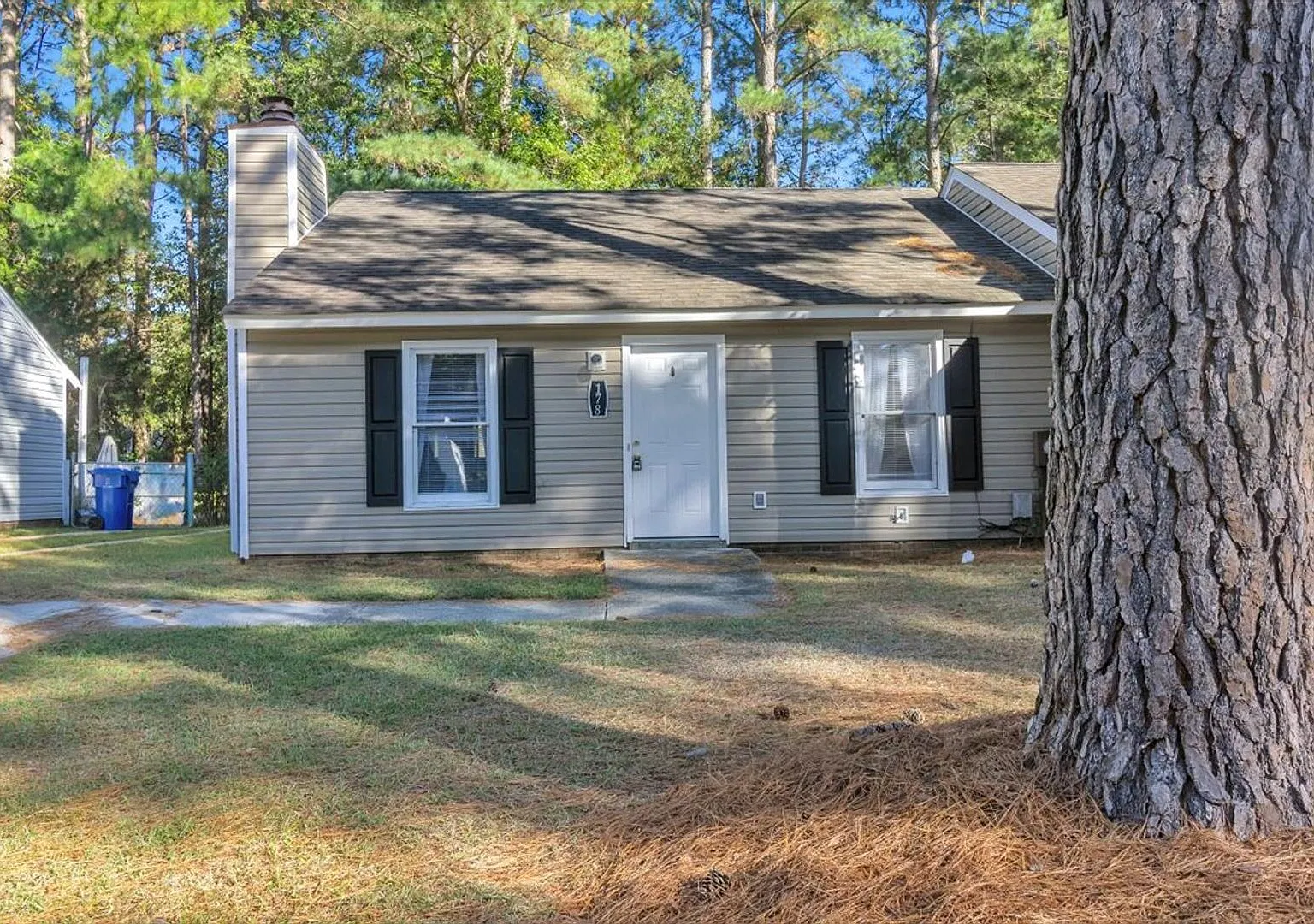 2 Bedroom 1 bath Duplex — Photo 3