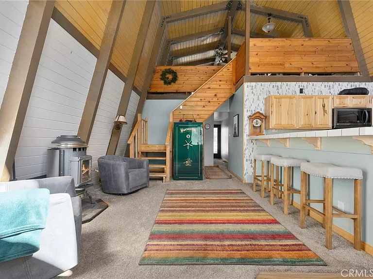 2116 Glacier Dr — Photo 3