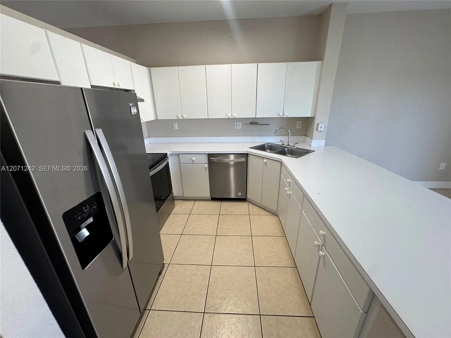 NW 173rd Dr, Hialeah — Photo 4