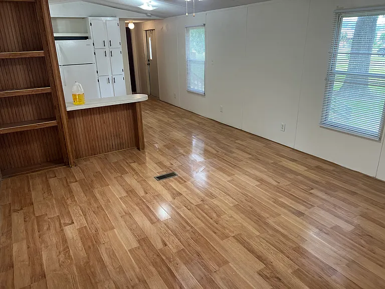 5553 Rivercreek Dr — Photo 2