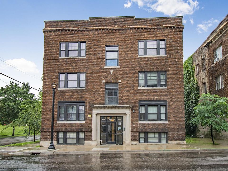 1st image of 1901 Stevens Ave APT 206