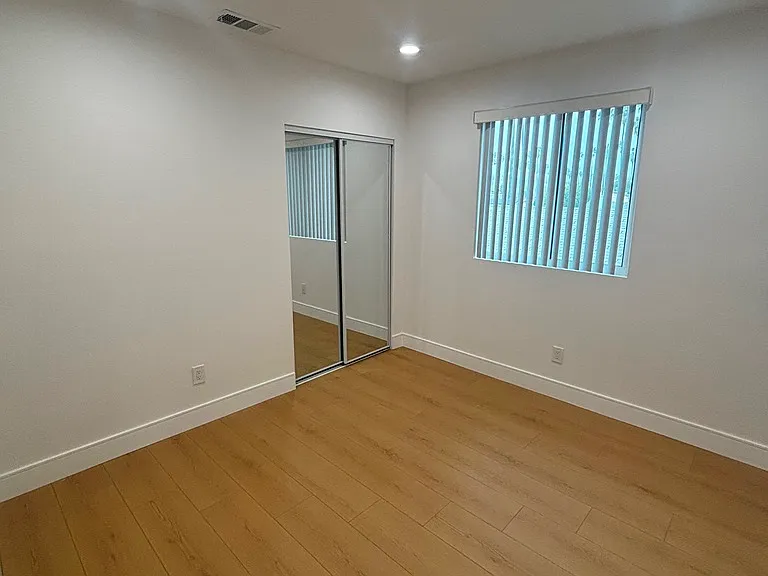 5526 S Wilton Pl — Photo 10