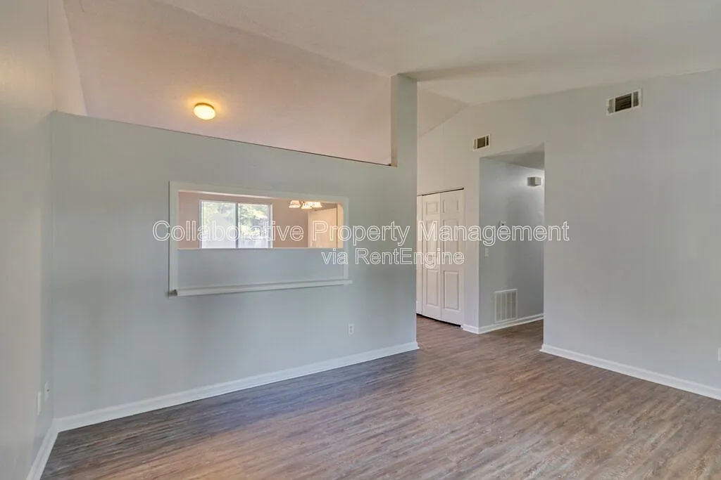 3 bed, 1.5 bath, 1030 sqft, $1,700 — Photo 3