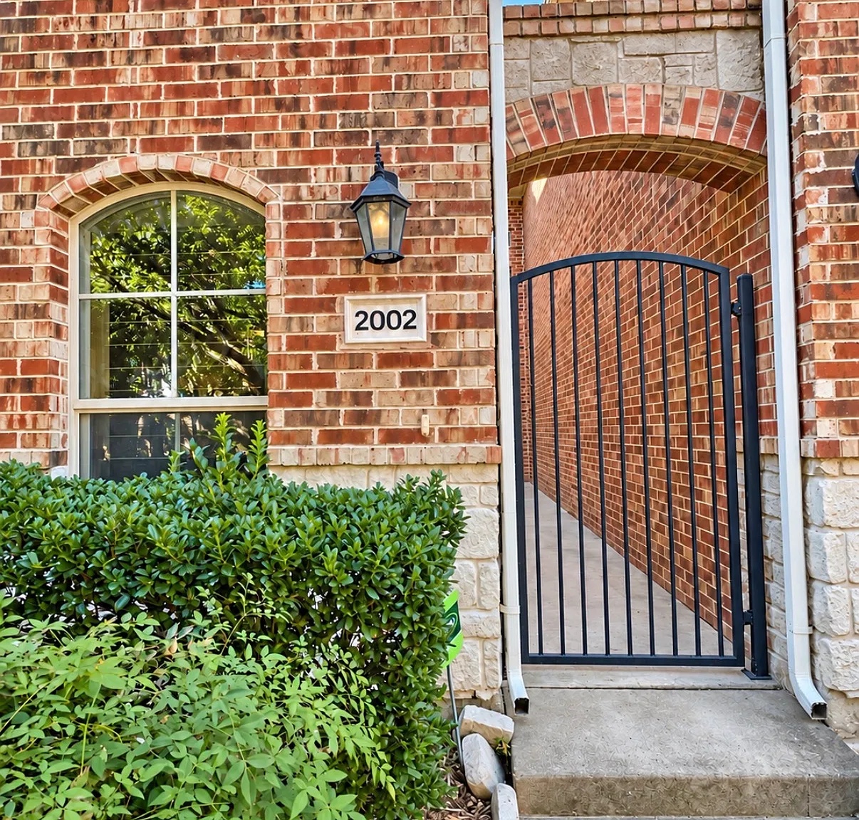 2 bed, 1710 sqft, $2,450 — Photo 2