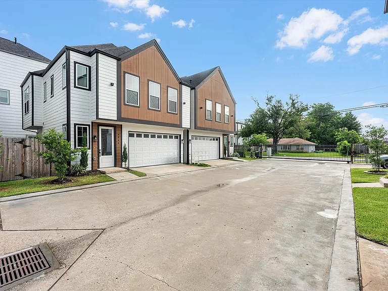 9004 Orange Spring Dr — Photo 2