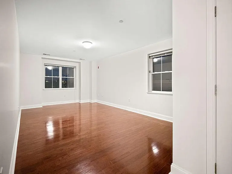 120 Wyllis Ave #424 — Photo 18