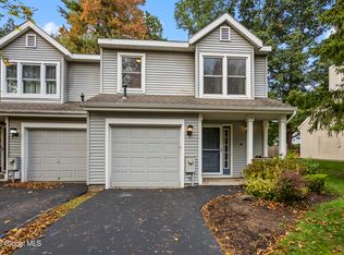 12 Washington Ln, Halfmoon, NY 12065