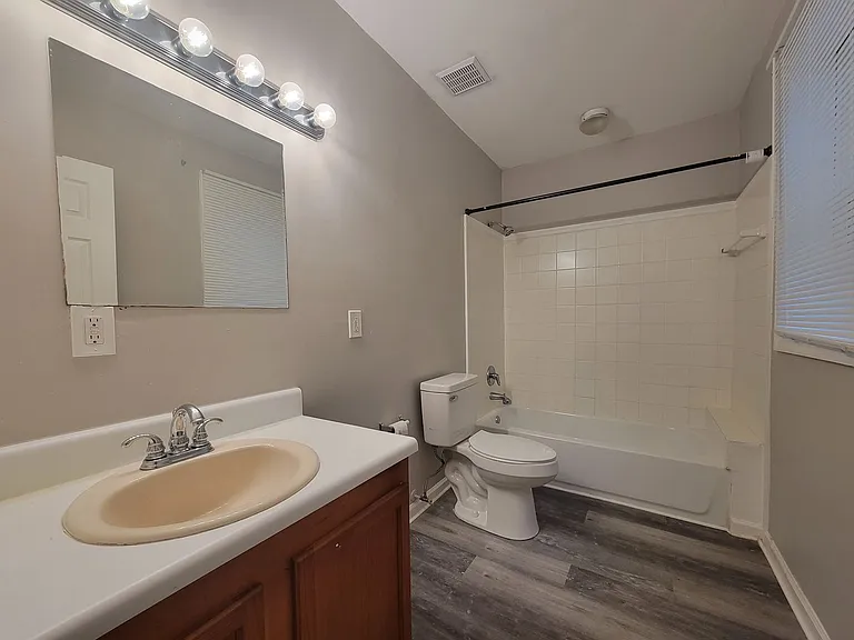 944 Smith St SW — Photo 16