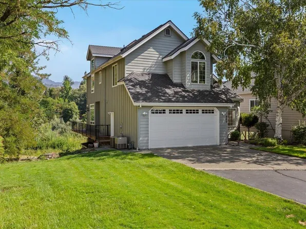 900 SE Mystic Dr, Grants Pass, OR 97527