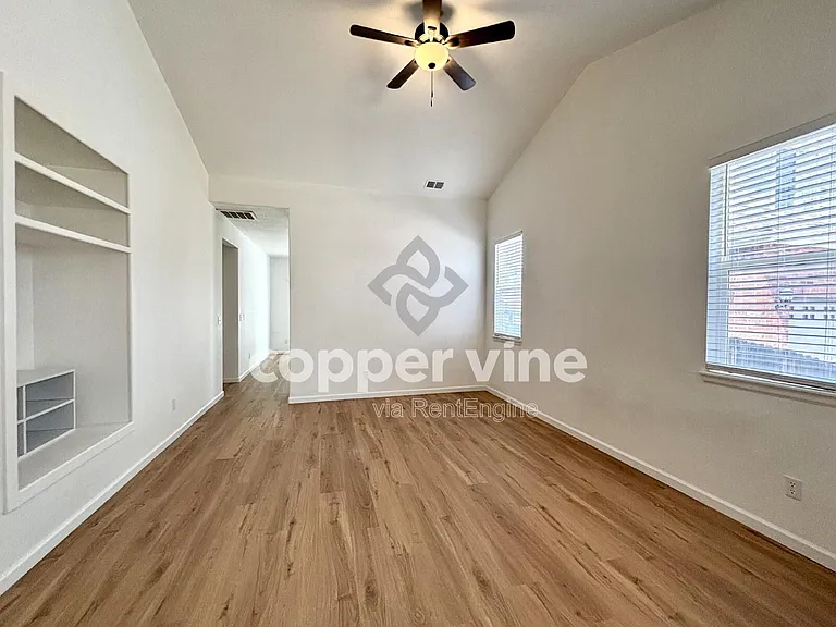 13955 E 105th Ave — Photo 3