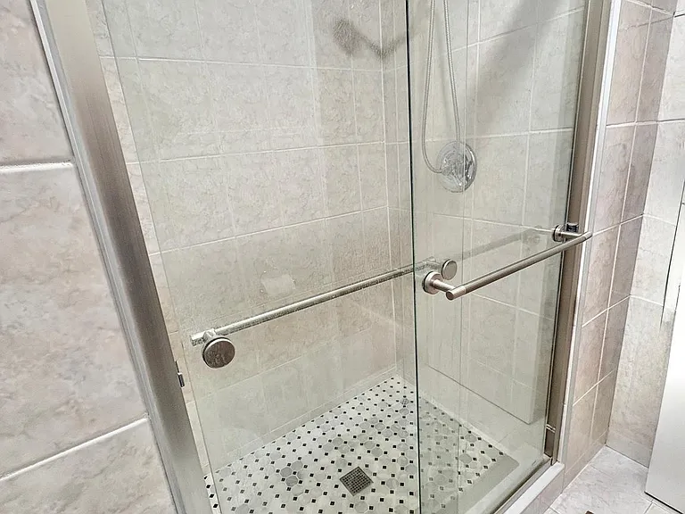 9710 Lakepointe Dr — Photo 36