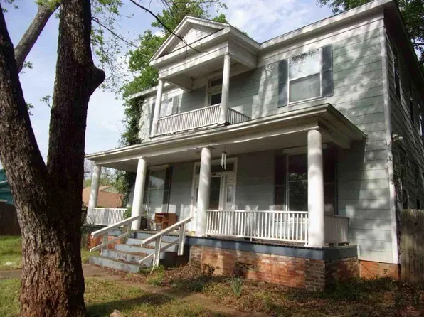 710 S Magnolia St, Palestine, TX 75801