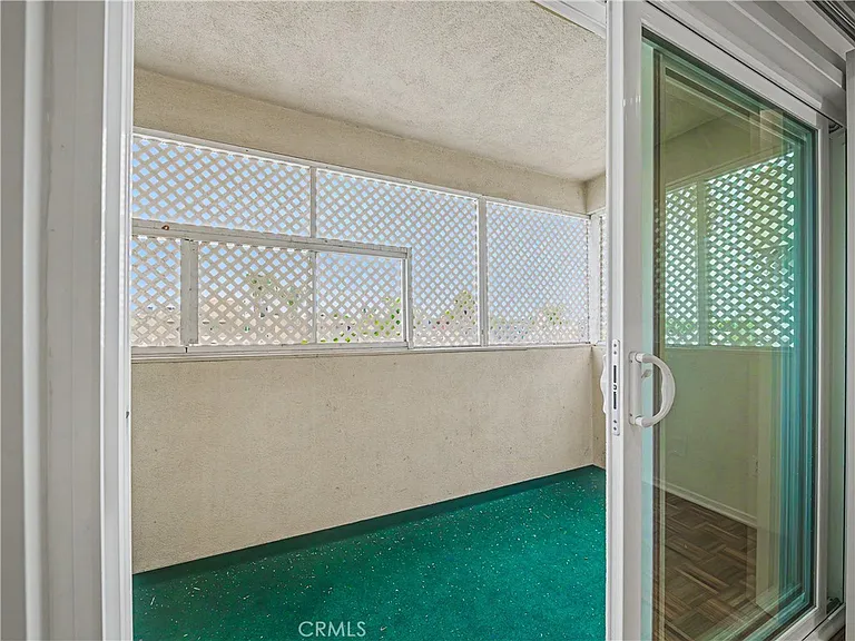 6342 Morse Ave — Photo 33