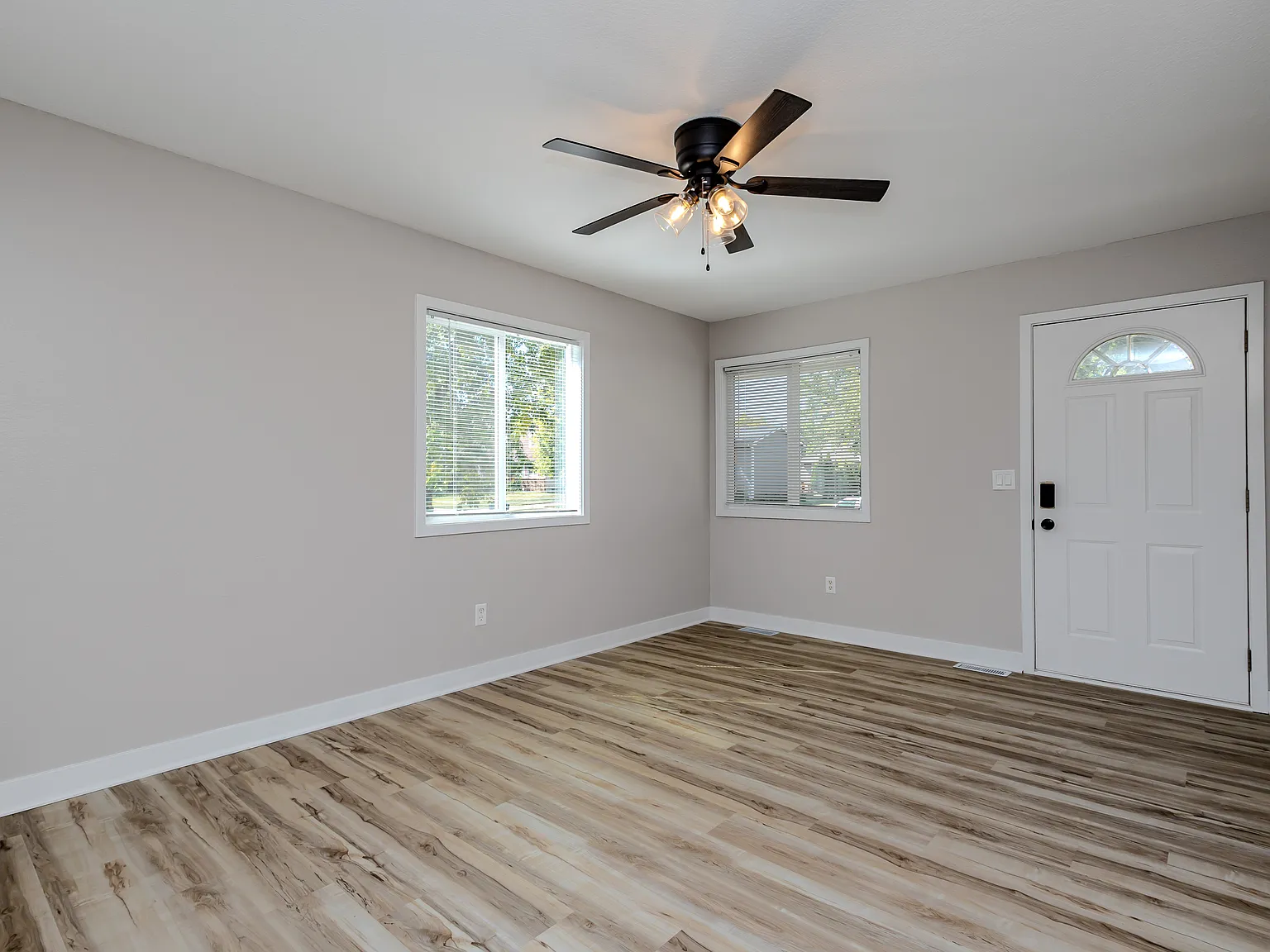 3 bed, 1382 sqft, $1,945 — Photo 3