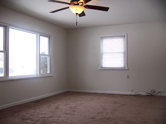 4th image of 1808 N Hawthorne Ln