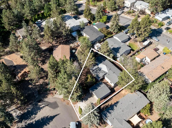 1033 SE Laurelwood Pl, Bend, OR 97702