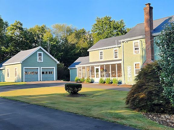 3rd image of 369 Village St