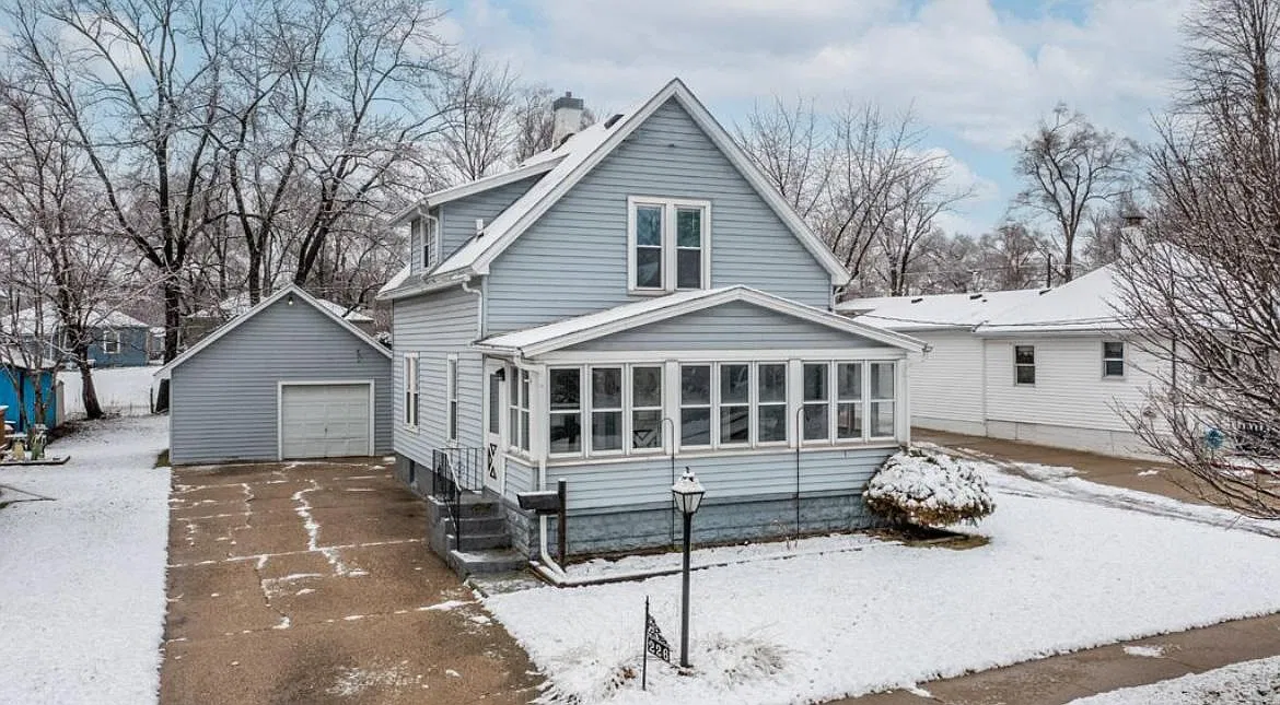 3 bed, 1077 sqft, $1,400 — Photo 1