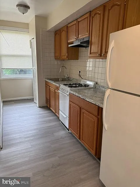 1 bed, 1.0 bath, 2310 sqft, $1,100 — Photo 4