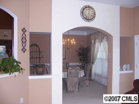 formal dining room w/ beautiful arched doorway