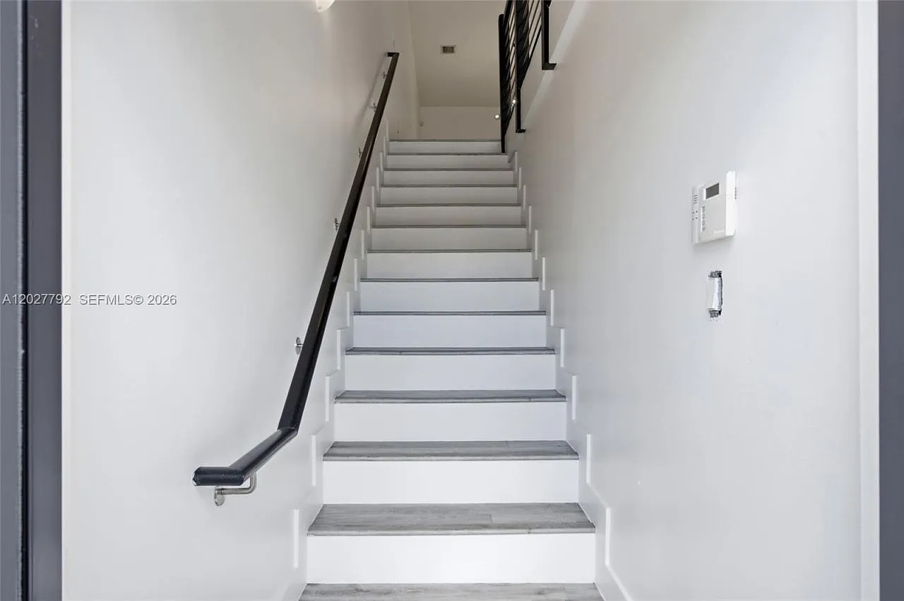 3 bed, 2.5 bath, 1517 sqft, $3,550 — Photo 4