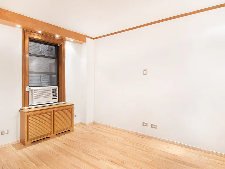 150 W 58th St #3B — Photo 7