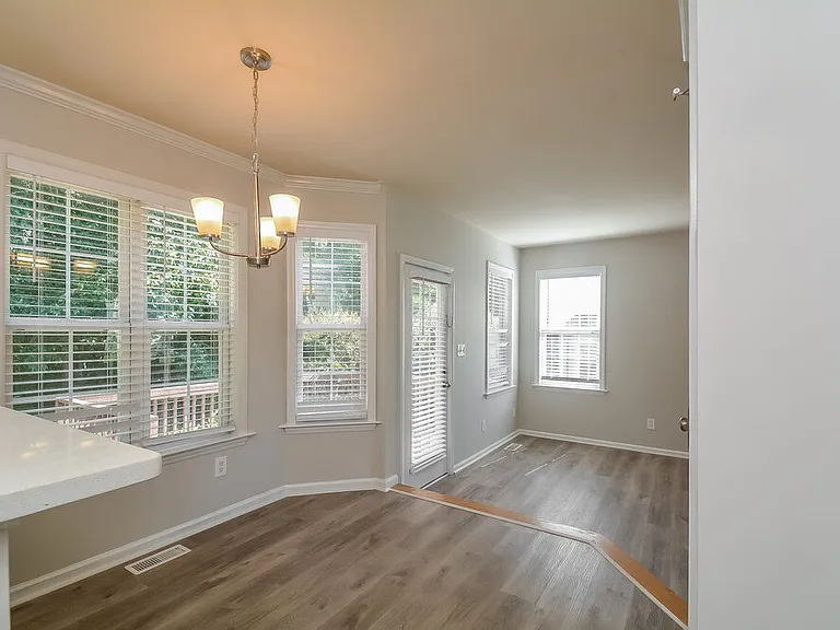 118 Ashton Ct — Photo 7