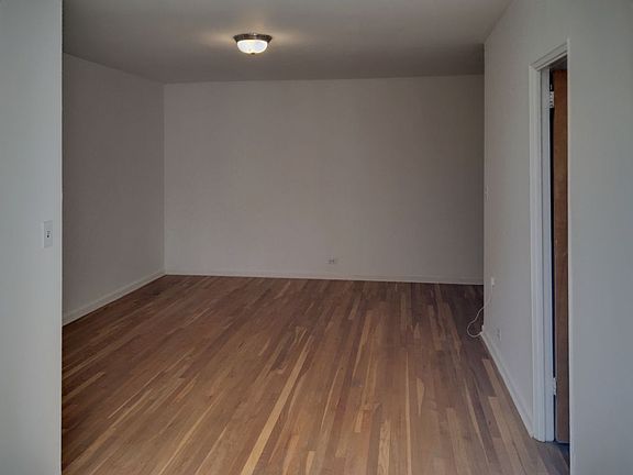 3rd image of 242 E 38th St APT 6E