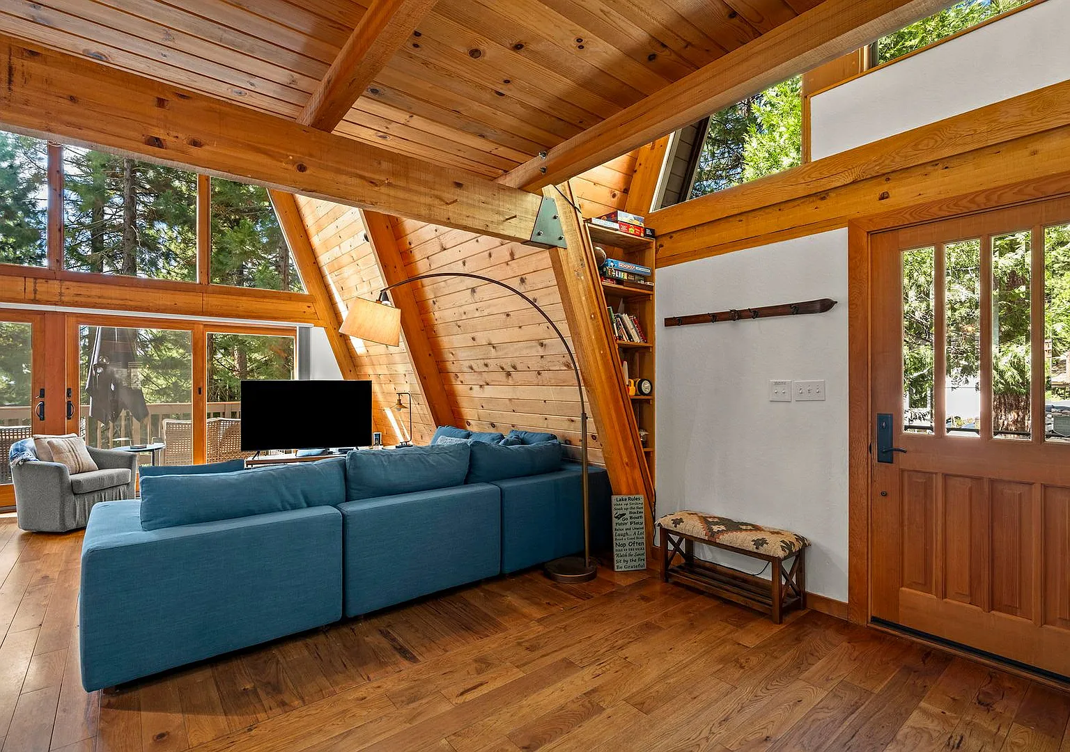 Winter Ski Lease Cozy Remodeled Cabin Near Diamond Peak — Photo 4