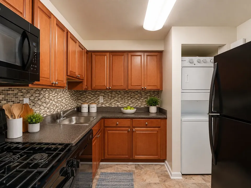 Lighthouse at Twin Lakes Apartment Homes