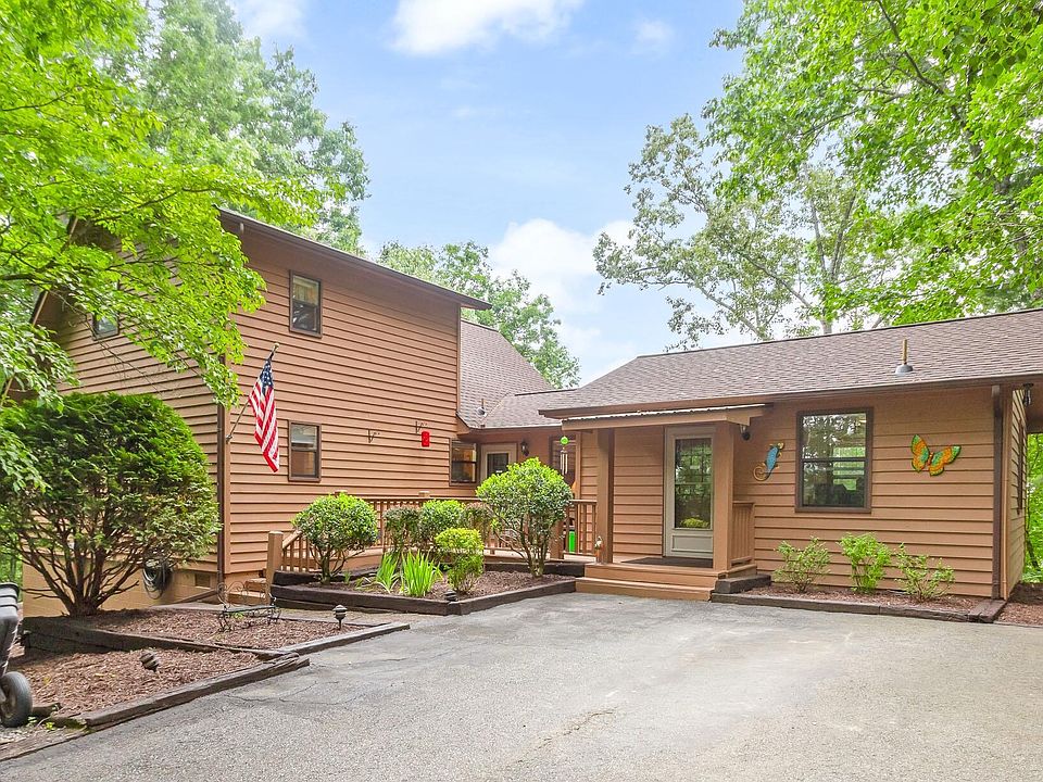 1st image of 620 Cardinal Road