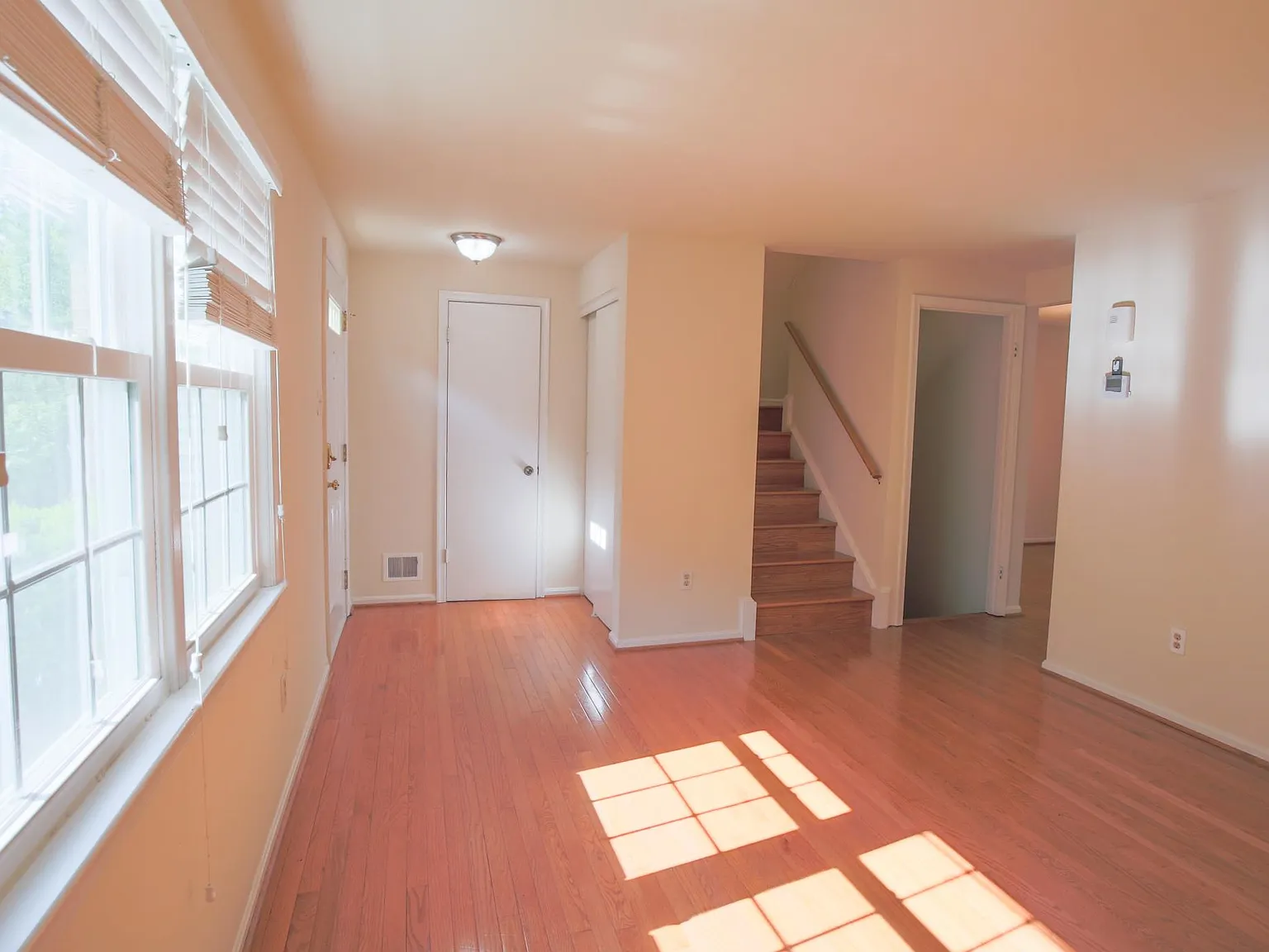 3103 Pebble Hill Ln — Photo 2
